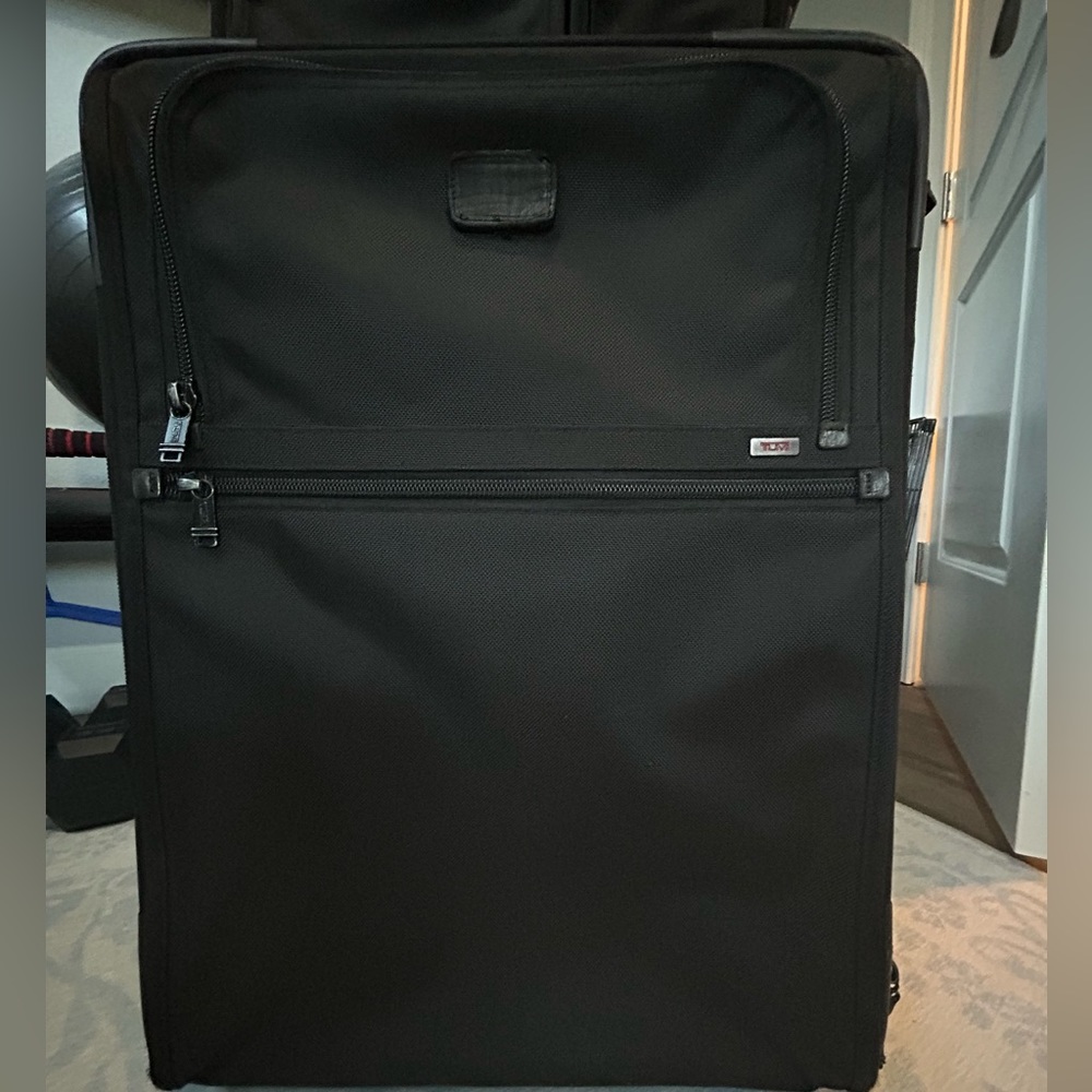 Tumi Alpha Expandable checked roller